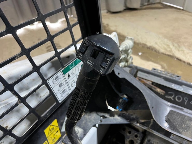 2023-bobcat-t450-image-29
