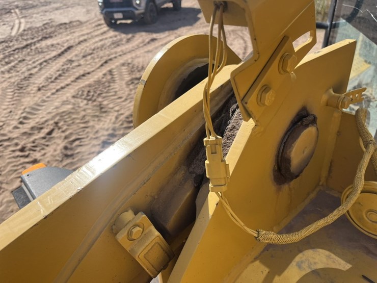 caterpillar-928g-image-49
