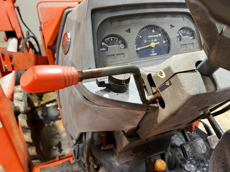 2002-kubota-l35-image-31