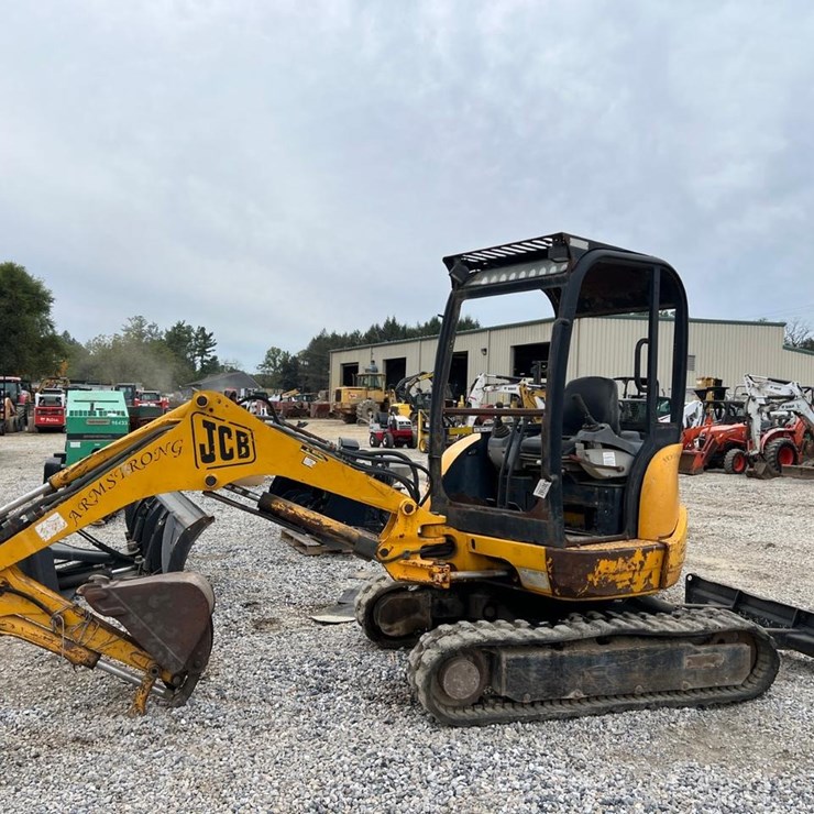 JCB 8032