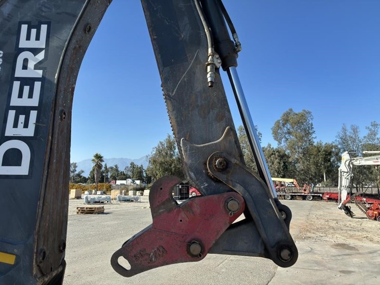 2015-deere-710k-image-10