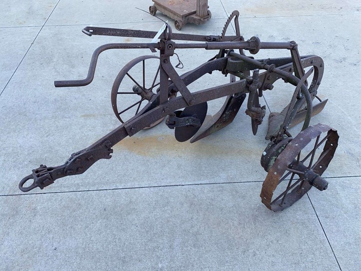 horse-drawn-2-bottom-oliver-plow-image-4
