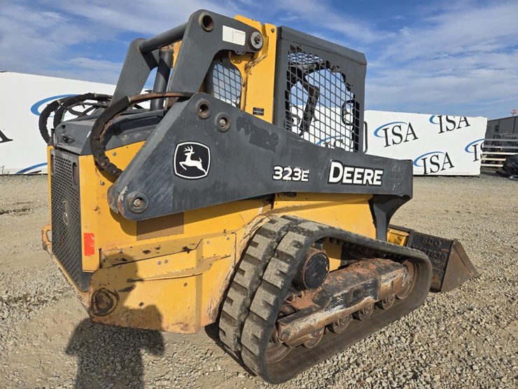 deere-323e-image-5