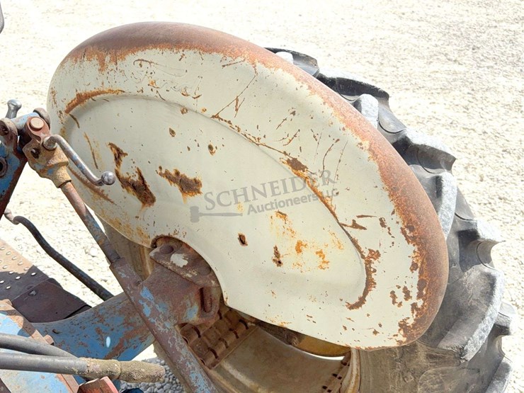 ford-4000-image-23