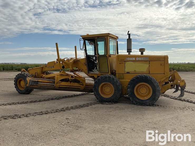 1982-deere-772a-image-8