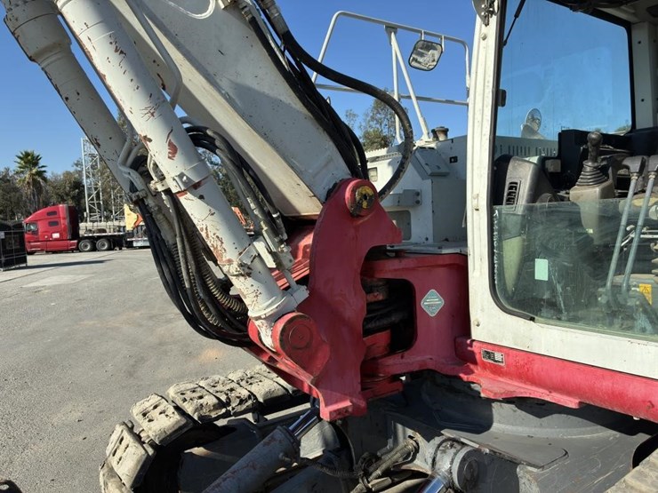 2017-takeuchi-tb2150-image-17