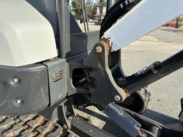 2024-bobcat-e32-image-12