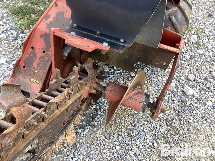 2012-ditch-witch-rt16-image-11