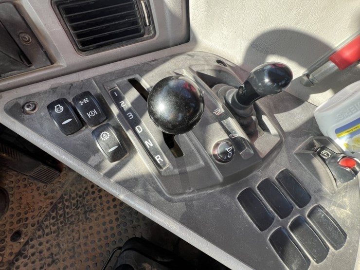 2021-volvo-a60h-image-37