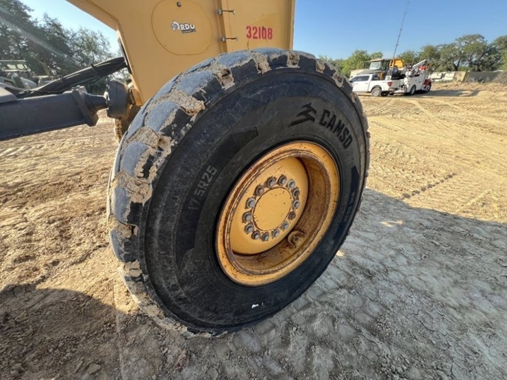 2011-deere-772gp-image-41