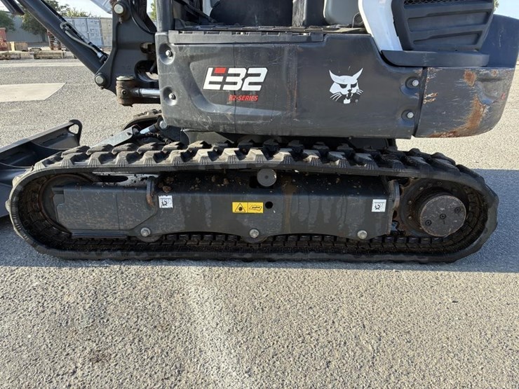 2024-bobcat-e32-image-13