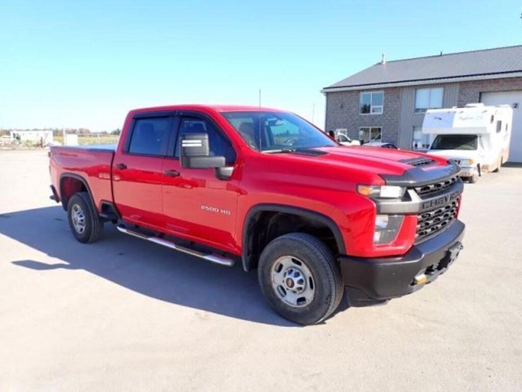 2022-chevrolet-2500hd-image-3