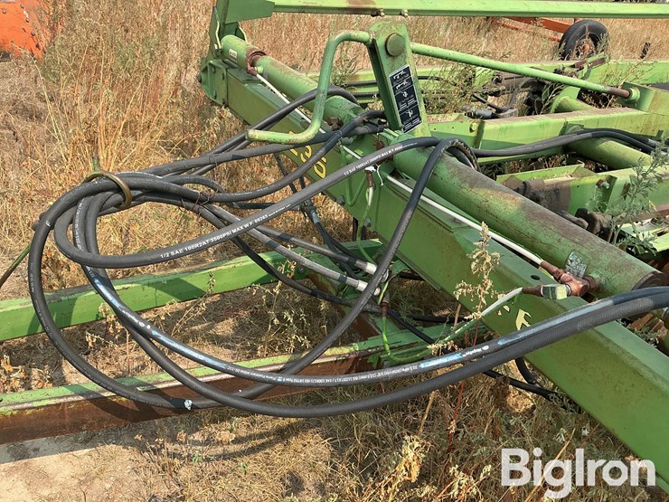 john-deere-235-image-11