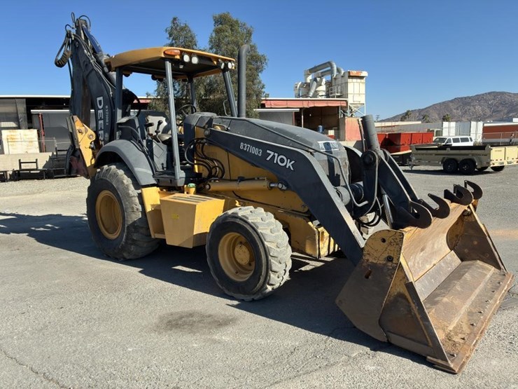 2015-deere-710k-image-2