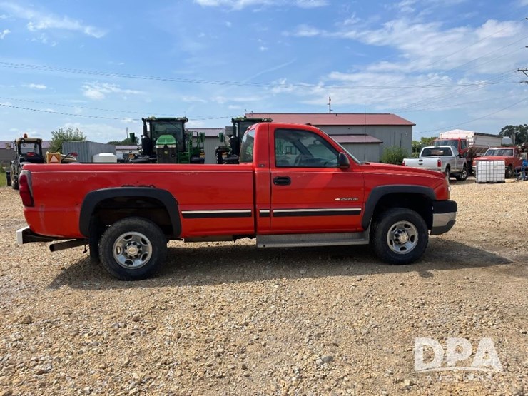 2004-chevrolet-2500hd-image-9