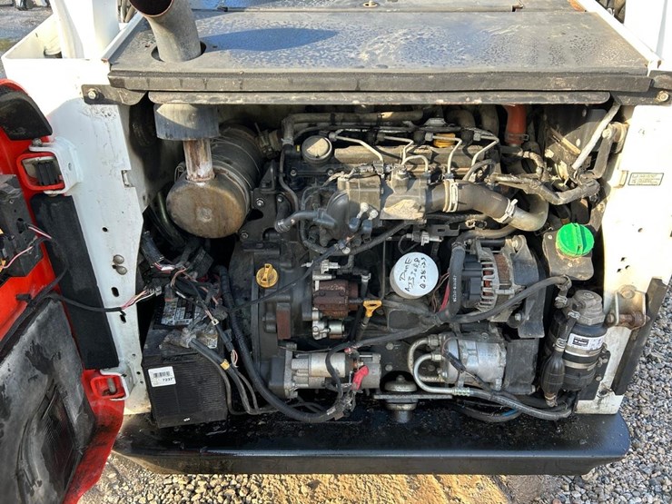 2017-bobcat-t740-image-4