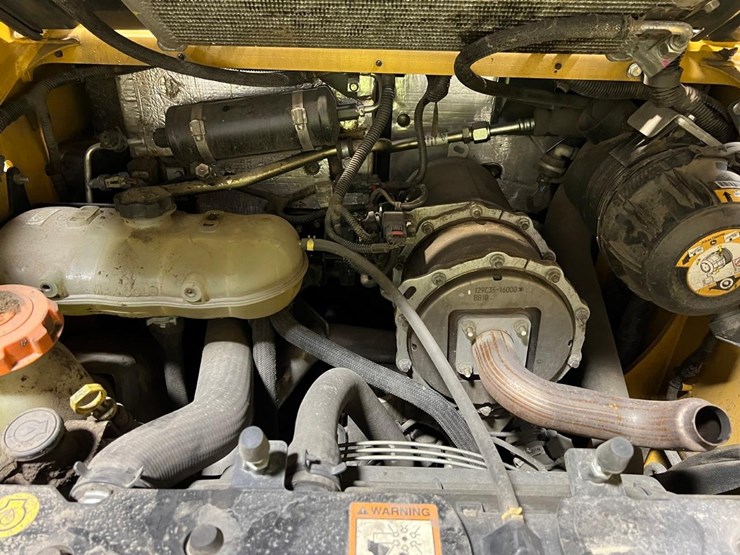 2016-deere-318g-image-40