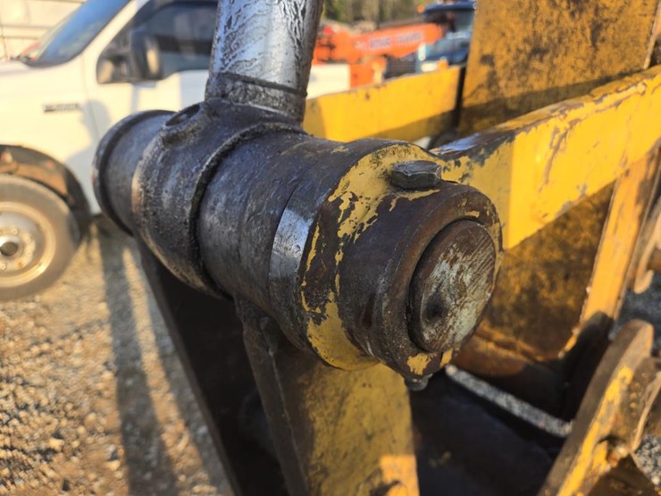 caterpillar-312-image-13