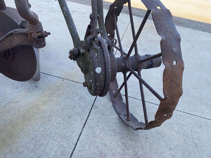 horse-drawn-2-bottom-oliver-plow-image-6