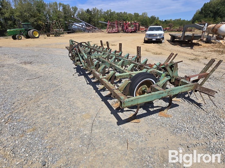 john-deere-1100-image-1