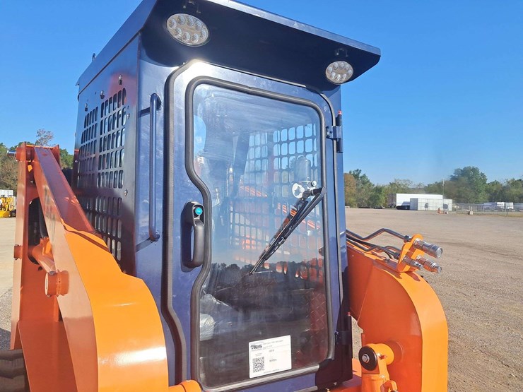 2024-case-ts50-skid-loader-image-11
