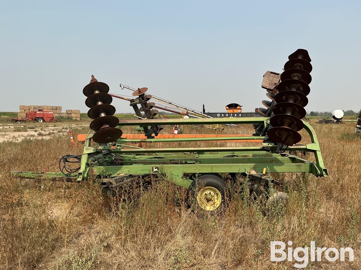 john-deere-235-image-8