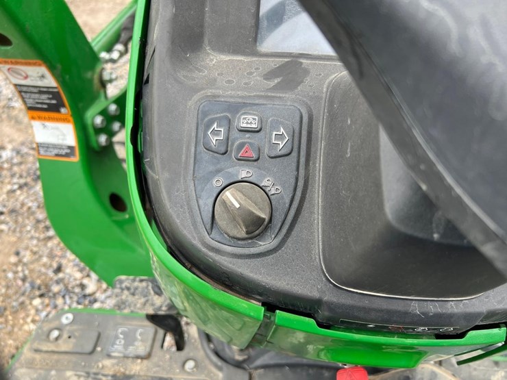 2021-john-deere-3025e-image-25