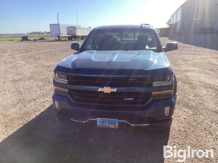 2018-chevrolet-silverado-1500-lt-image-2