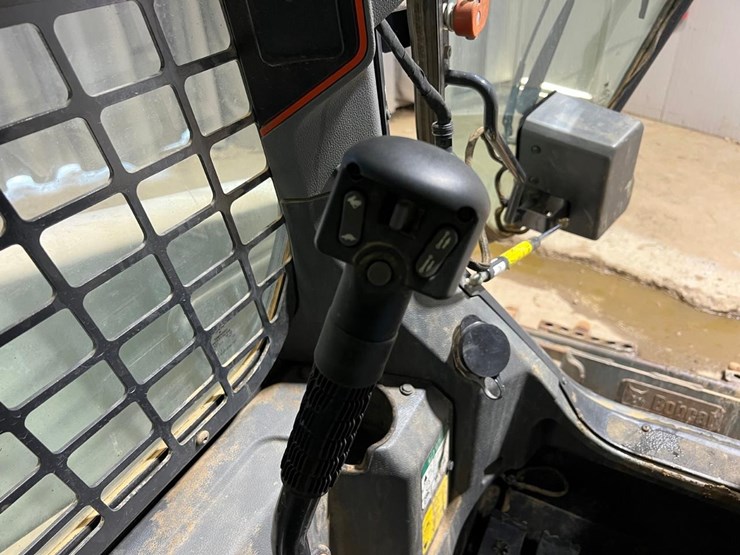 2022-bobcat-t64-image-29