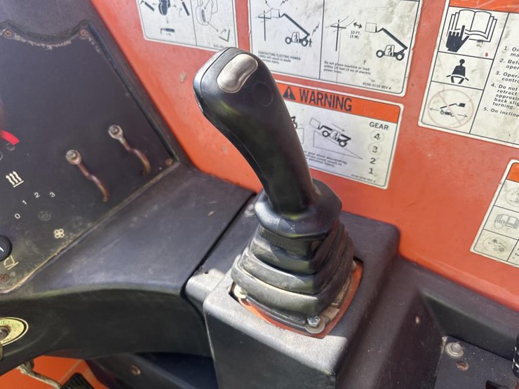 2006-jlg-g10-55a-image-39