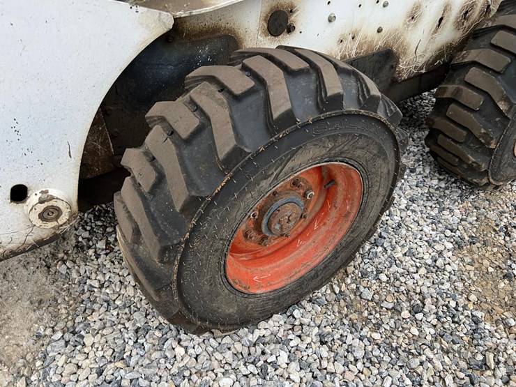 2008-bobcat-s300-image-15