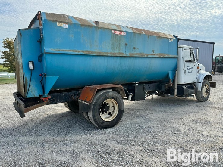 1997-international-4700-image-5