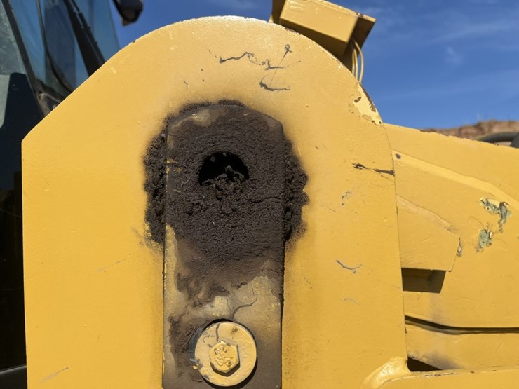 caterpillar-928g-image-40