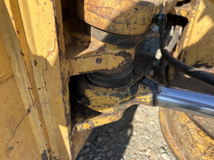 2003-deere-450h-image-15