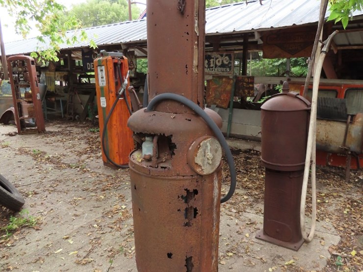 g&b-type-65-model-2-gas-pump-image-4