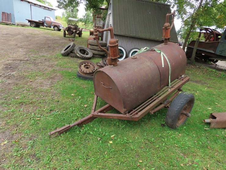 gas-tank-with-valves-on-wheels-image-1