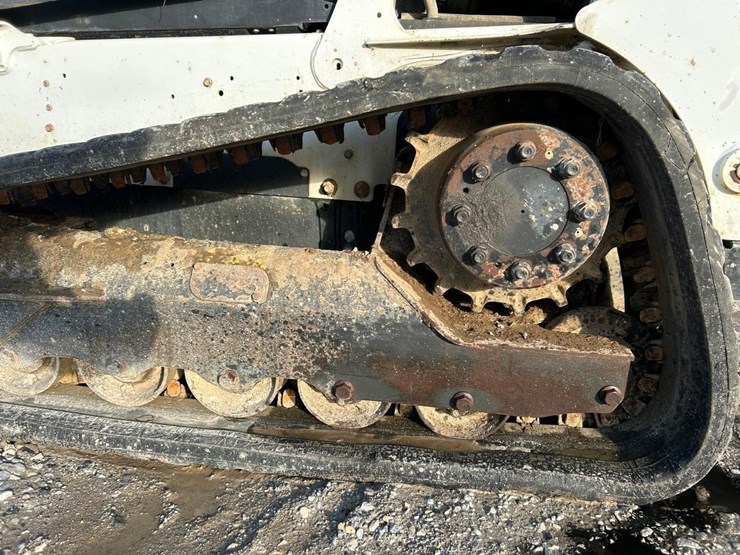 2017-bobcat-t740-image-14