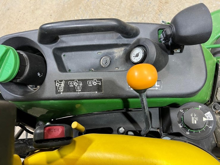 john-deere-1025r-image-29
