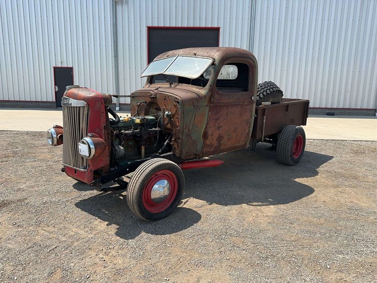 chevrolet-1/2-ton-regular-cab-pickup-image-1