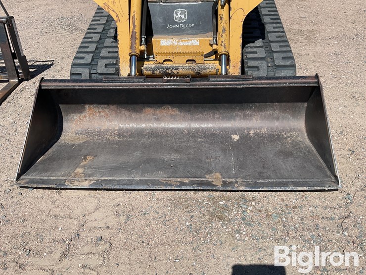 2006-deere-ct332-image-9