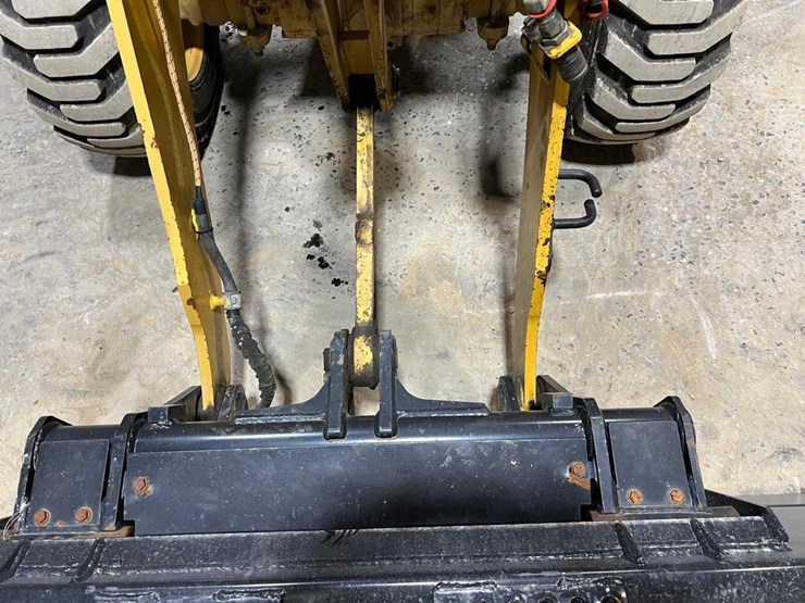 2017-caterpillar-903c2-image-10