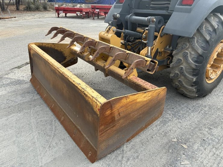 2015-deere-210l-image-7
