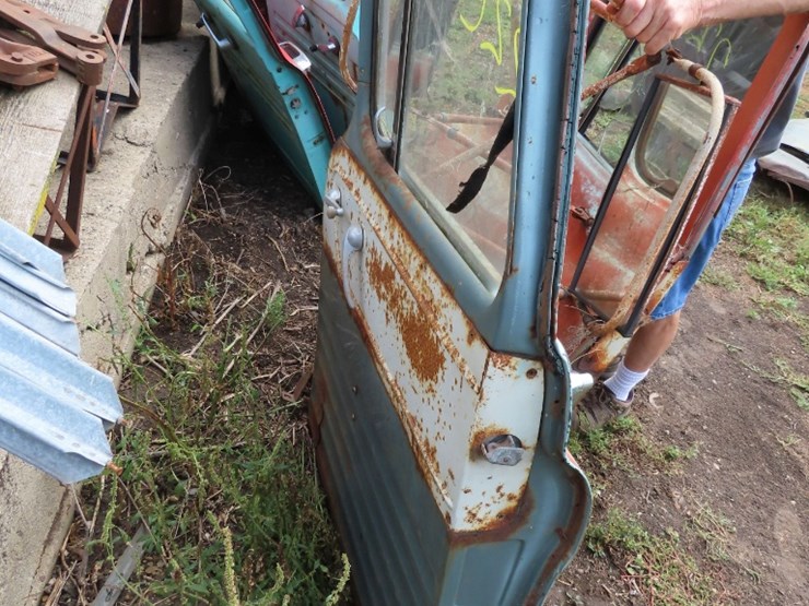 1958-chevrolet-pickup-pair-of-doors-image-4