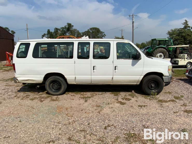 2009-ford-e350-image-4