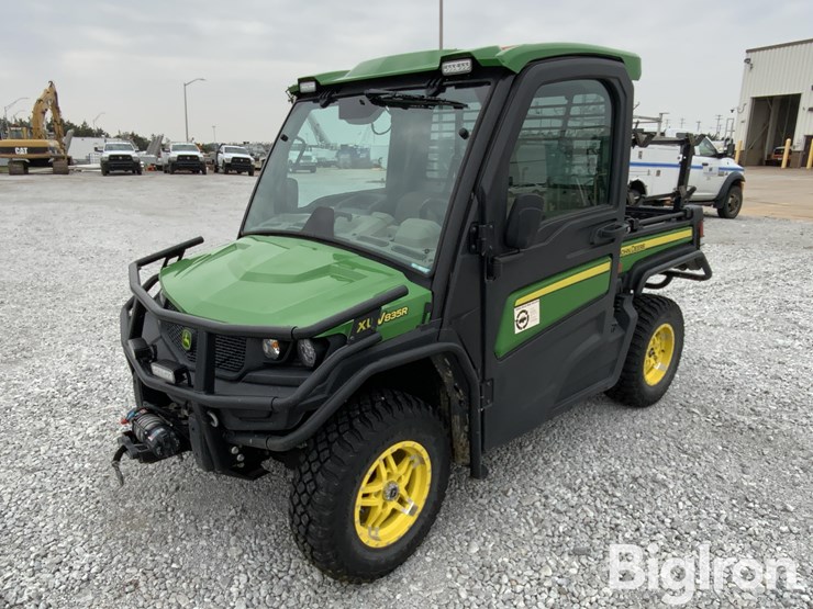 2018-john-deere-gator-image-1