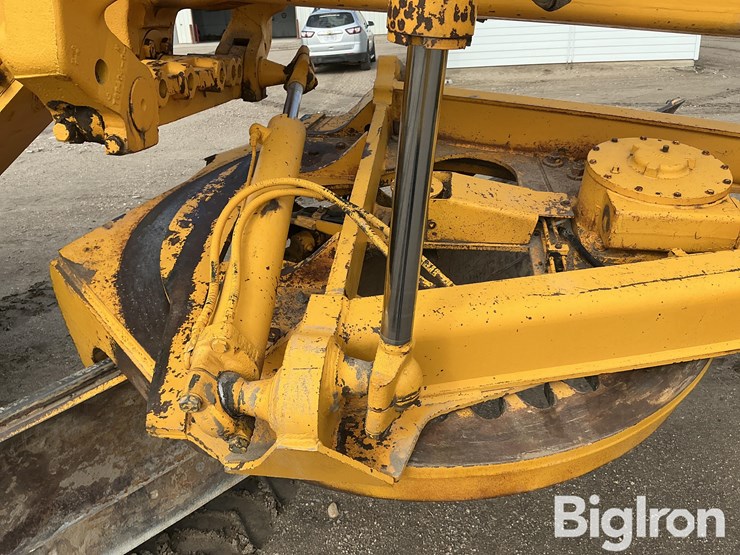 1982-deere-772a-image-15