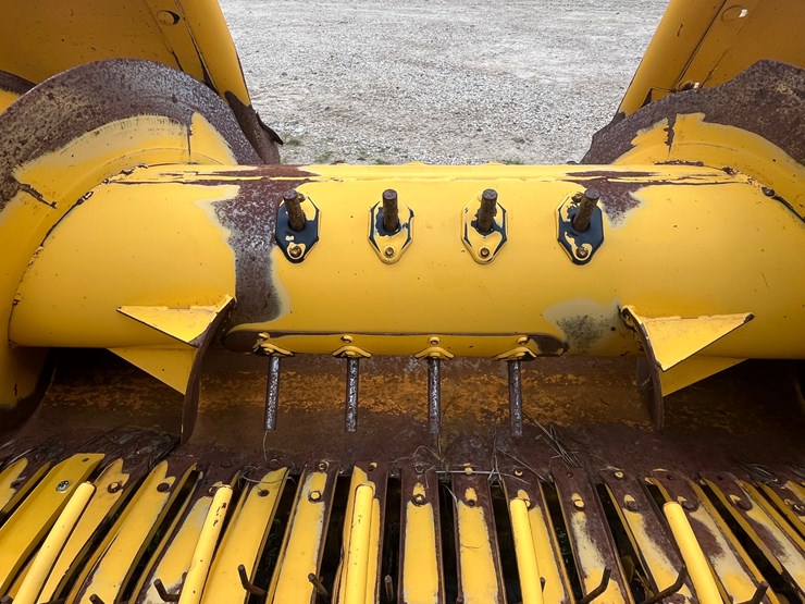 new-holland-fp240-image-17
