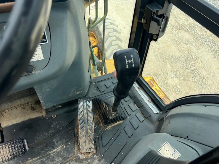 new-holland-b95-image-30
