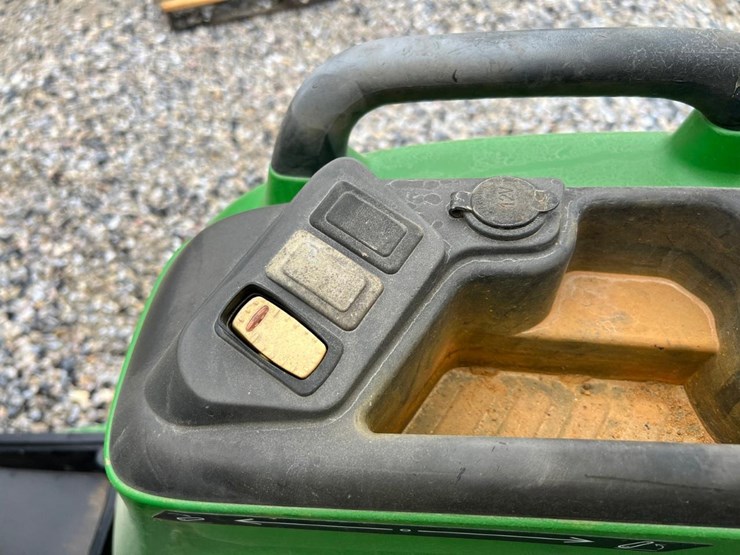 2021-john-deere-3025e-image-29