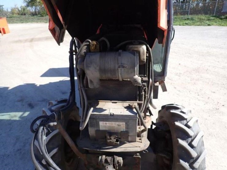 2016-kubota-m7040d-image-32